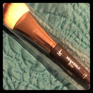 🛑SOLD!!✔️ IT Cosmetics Heavenly luxe brush
